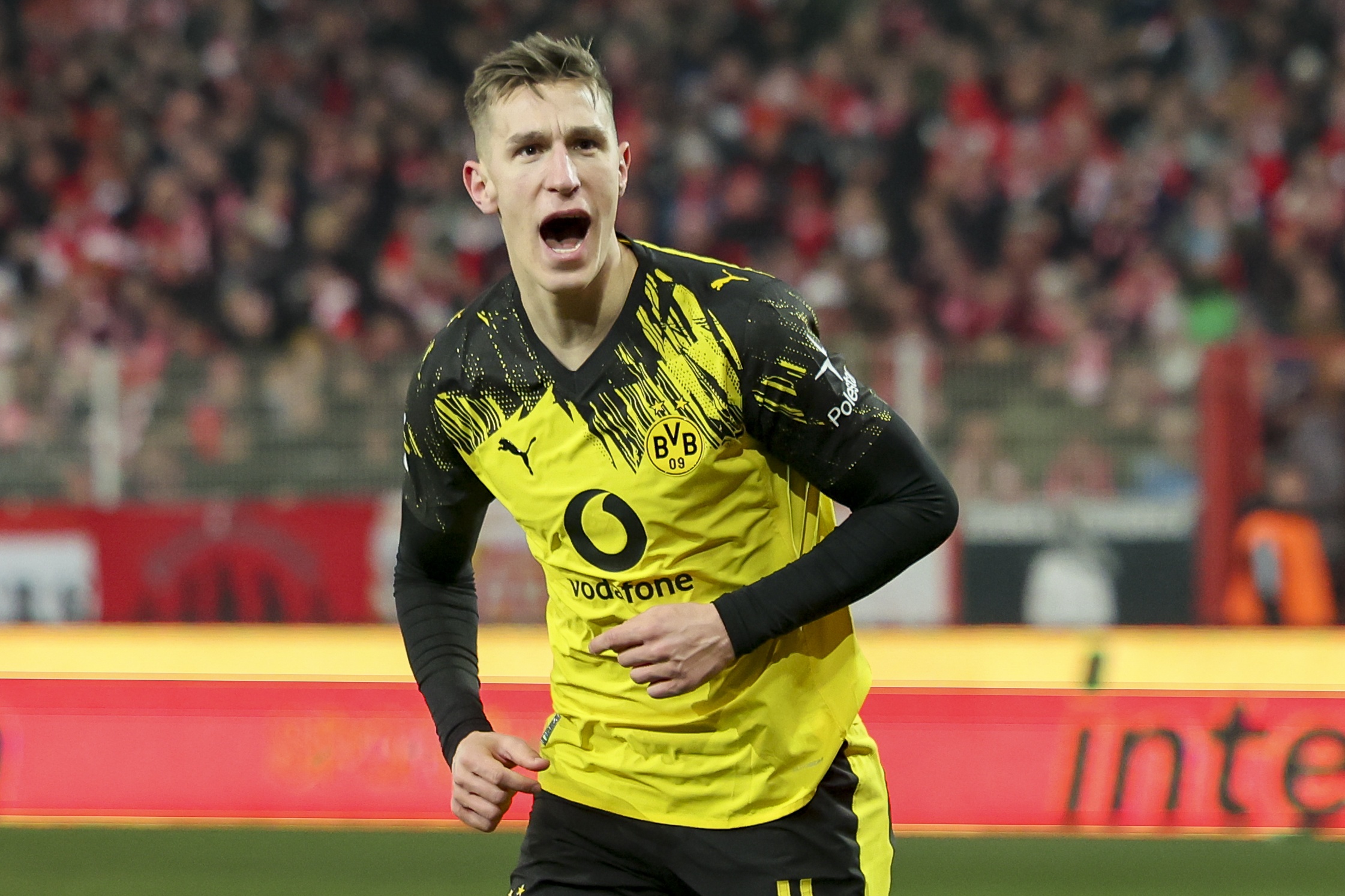 开云APP-落后拜仁6分！图片报：施洛特贝克称要争冠 多特高层则回避此话题